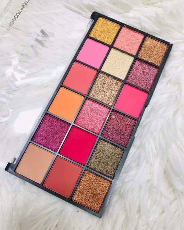 Best Chanlanya 18 Color Eyeshadow Palette – ম্যাট এবং গ্লিটার শেডে গ্ল্যামারাস লুক