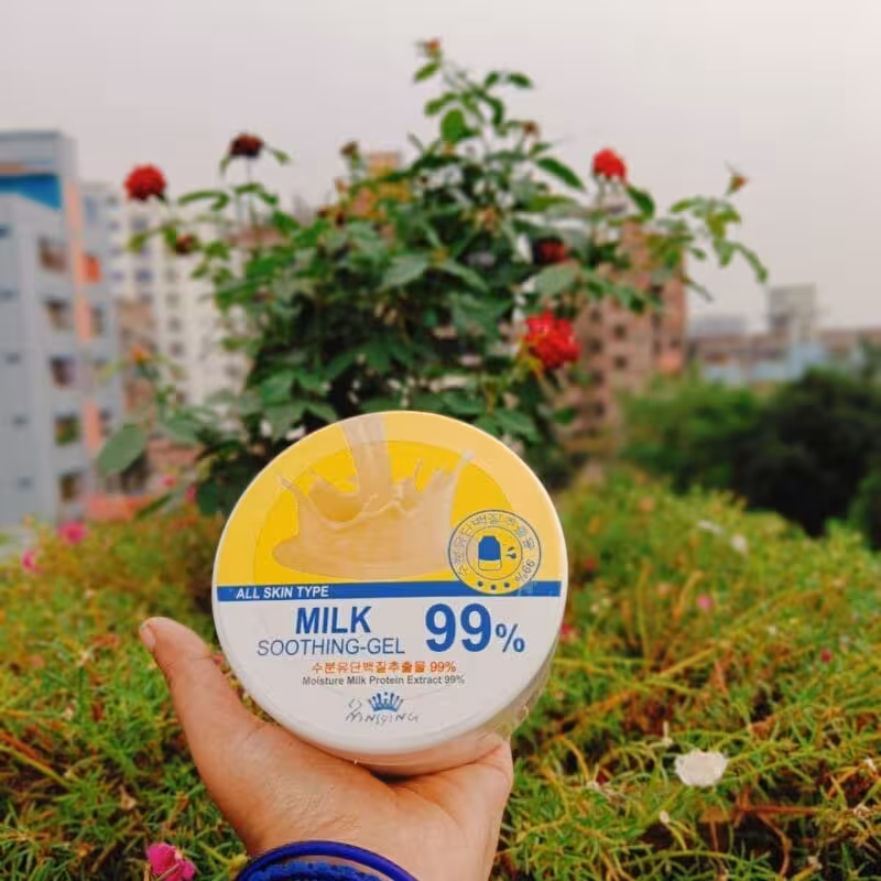All Skin Type Milk Soothing Gel 99% ত্বককে শান্ত এবং স্নিগ্ধ রাখার জন্য আদর্শ সমাধান