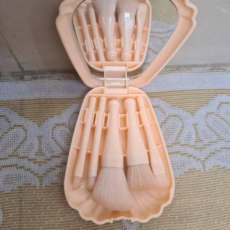 Best Seashell 5Pcs Makeup Brush Set with Mirror – স্টাইলিশ এবং কার্যকর মেকআপ ব্রাশ সেট